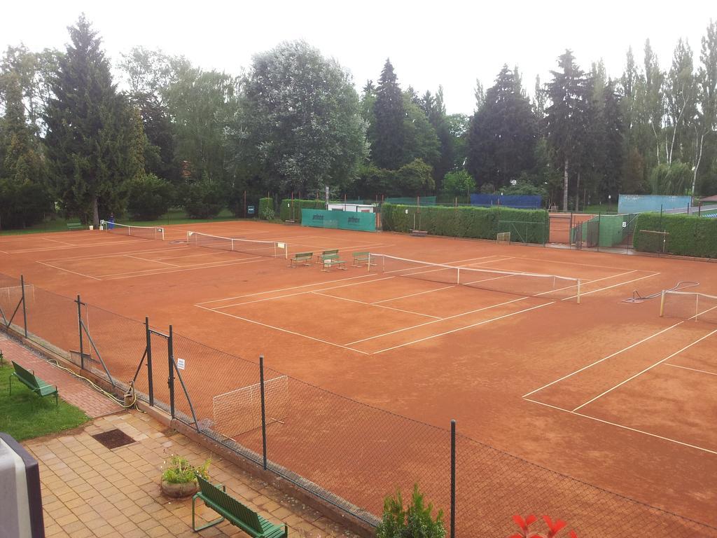 Penzion Tenis Poděbrady Exteriör bild