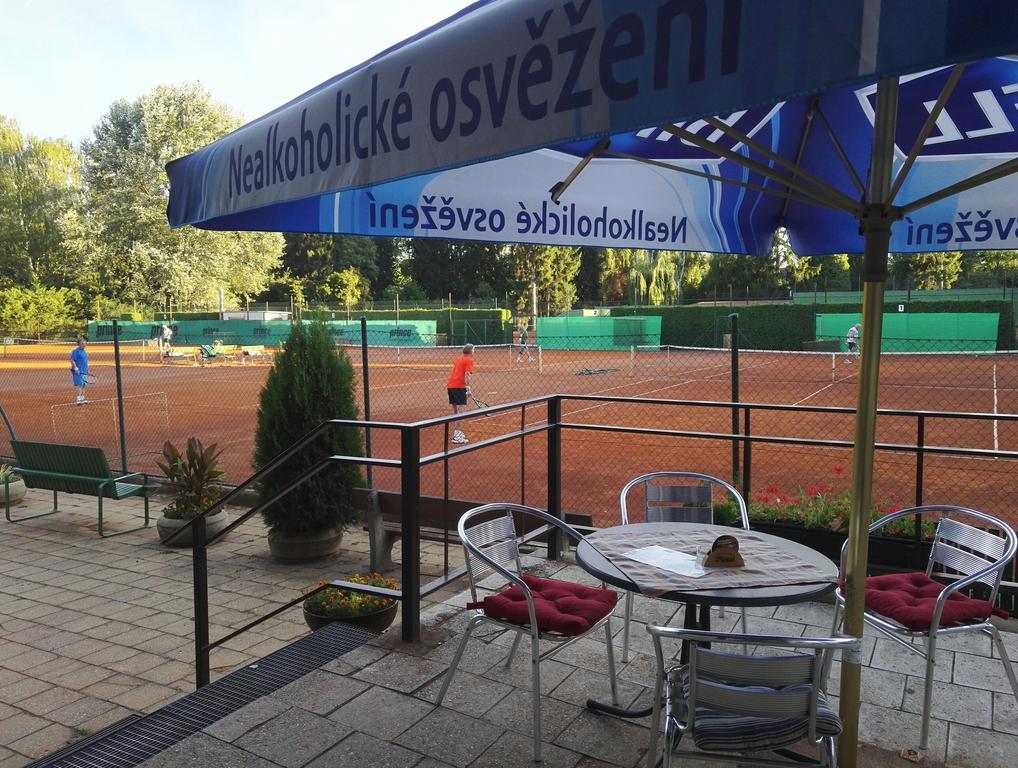 Penzion Tenis Poděbrady Exteriör bild