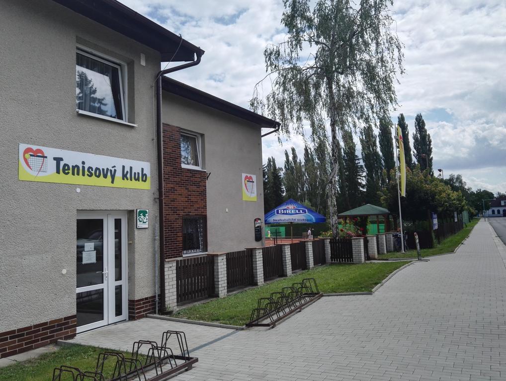 Penzion Tenis Poděbrady Exteriör bild